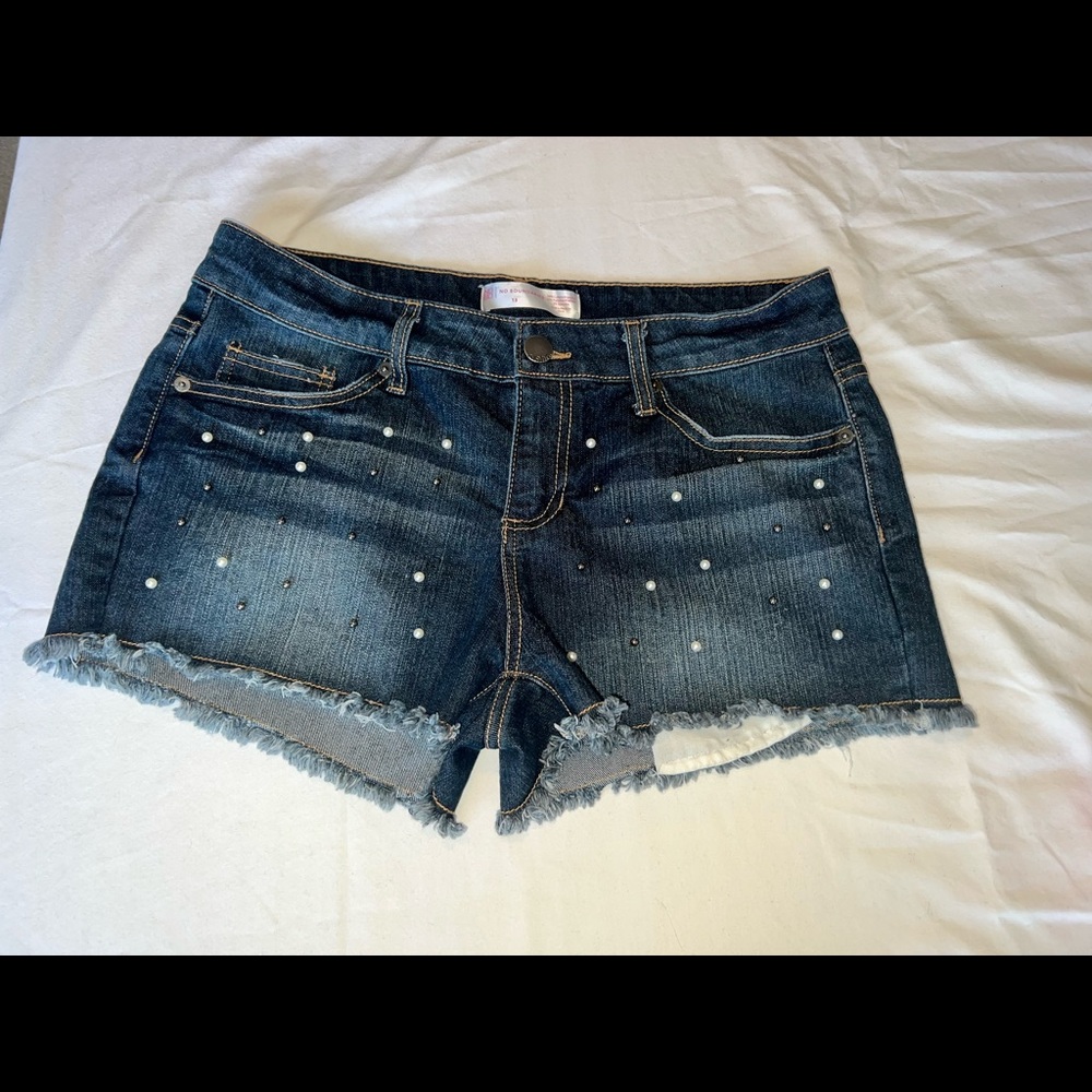 😍DARK WASH FRAY DENIM JEAN WITH WHITE/GUNMETAL PEARL BEADING